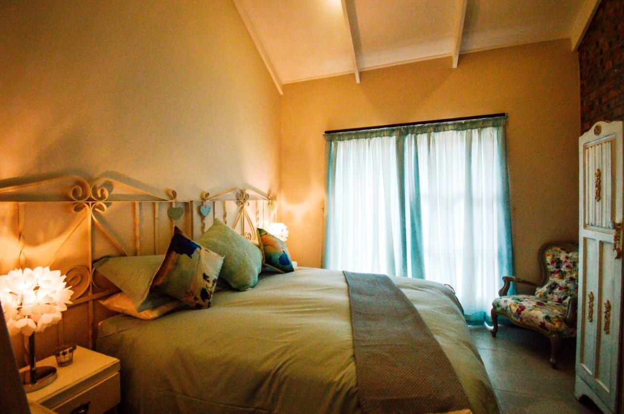 Mont Rouge Hotel คลาเรนส์ ภายนอก รูปภาพ